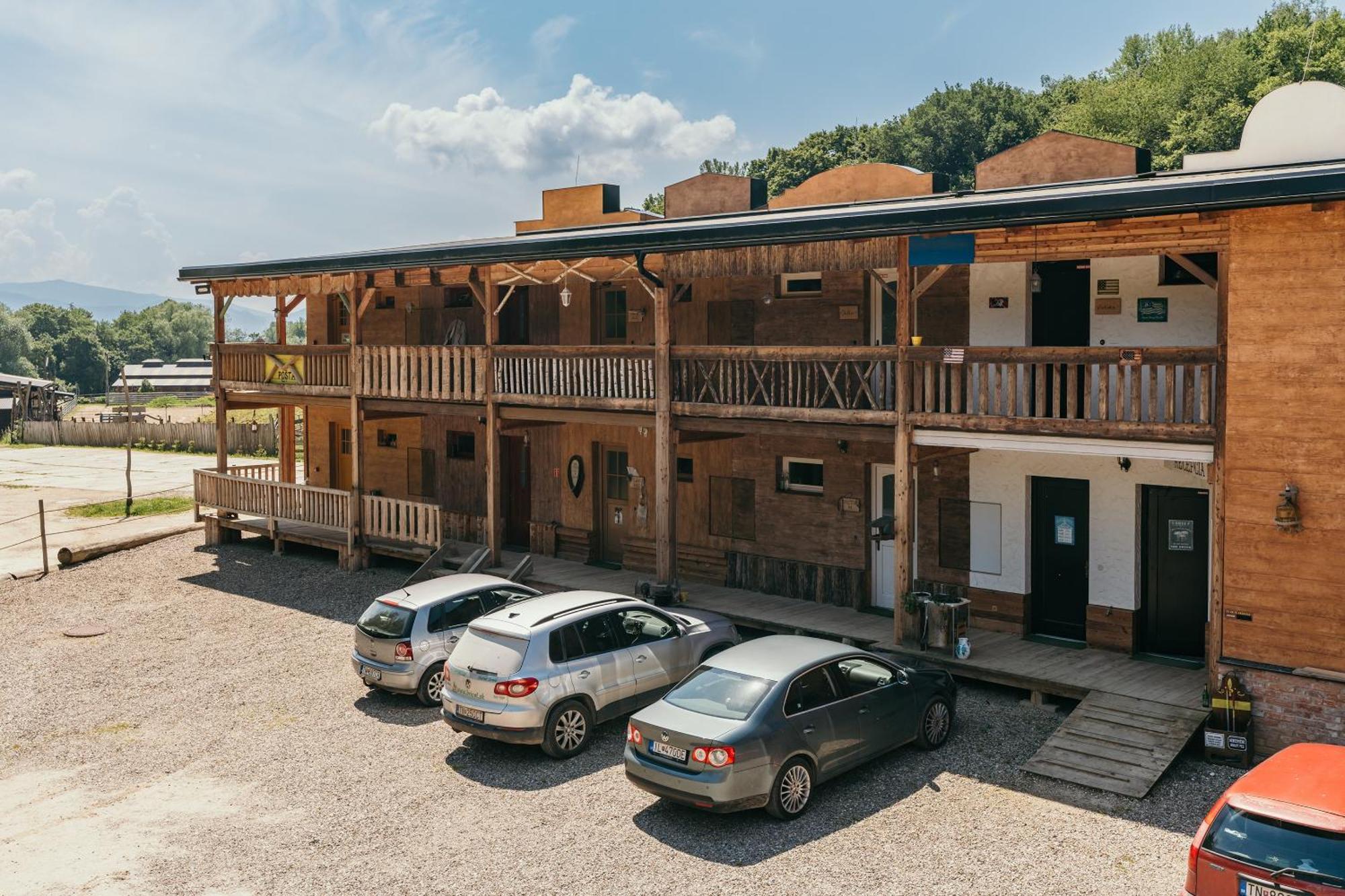 Ranch 13 - Western A Kone Nemsova Екстер'єр фото