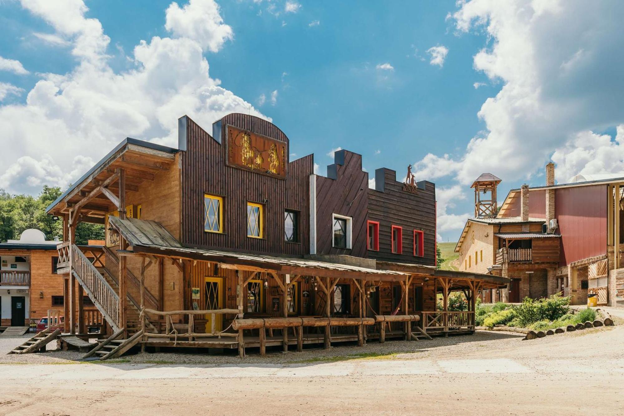 Ranch 13 - Western A Kone Nemsova Екстер'єр фото
