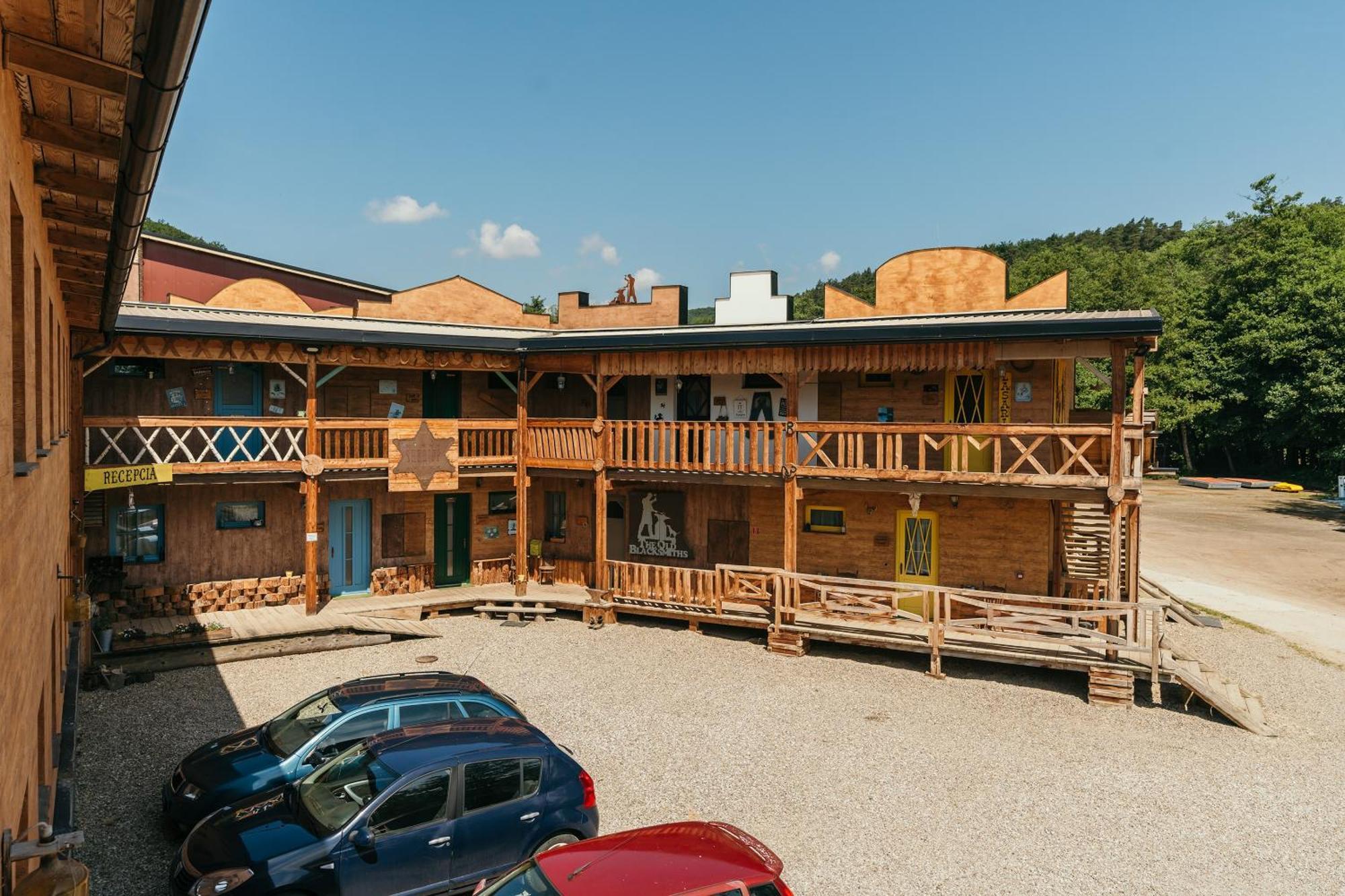 Ranch 13 - Western A Kone Nemsova Екстер'єр фото