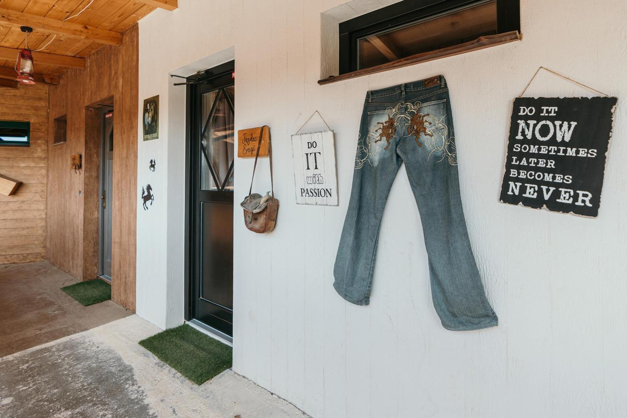 Ranch 13 - Western A Kone Nemsova Номер фото