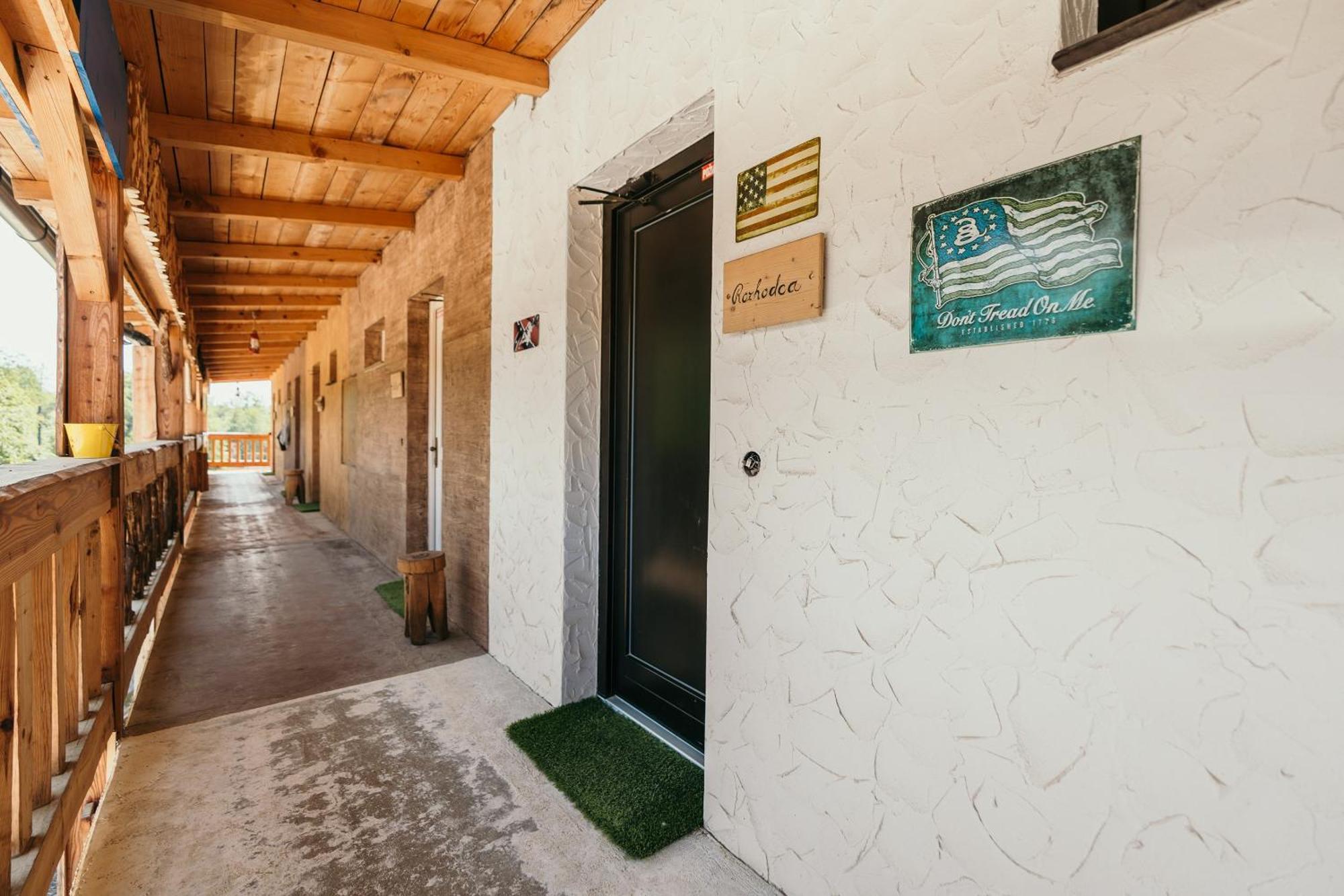 Ranch 13 - Western A Kone Nemsova Номер фото